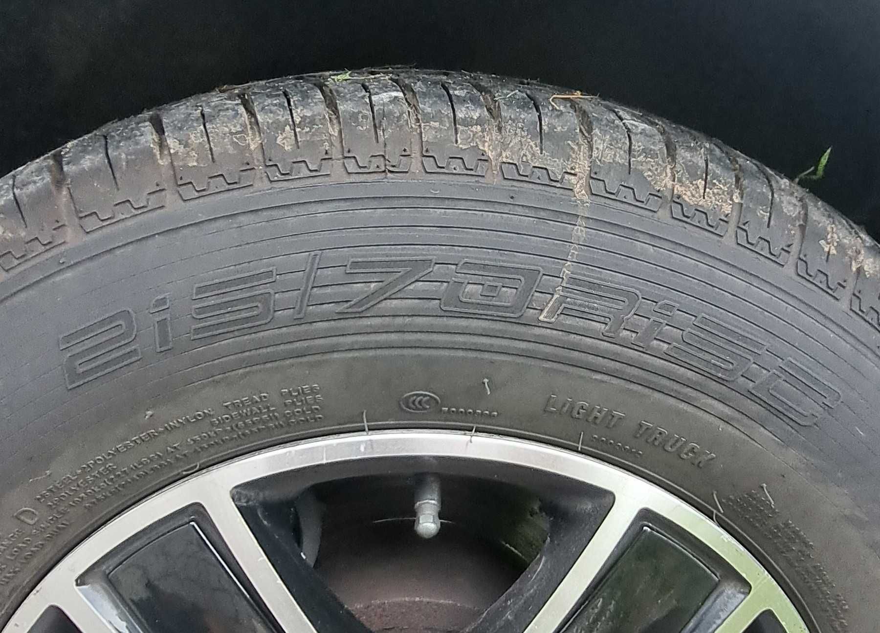 Opony 215/70 R15 C  ZEETEX jak nowe na gwarancji