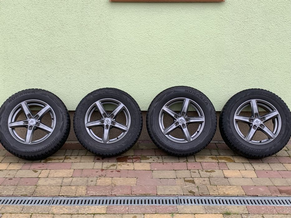 Зимові шини з дискамт 215/65/R16