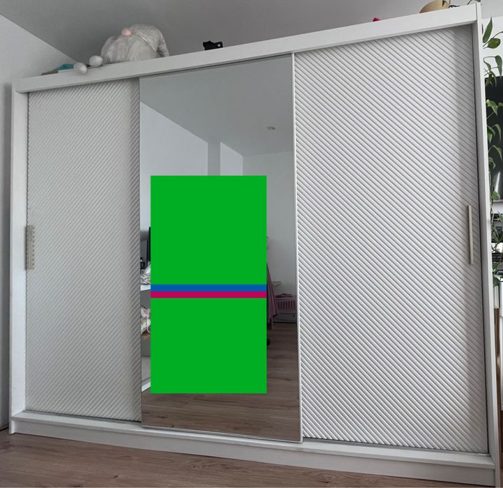 Szafa 250x200 cm biala ryflowana z ogromnym lustrem