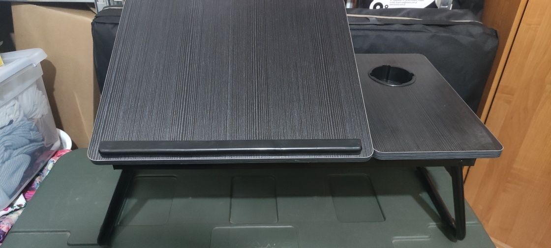 Stolik pod laptopa