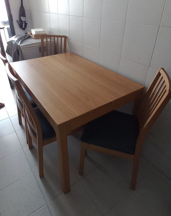 Mesa de cozinha extensível com 4 cadeiras