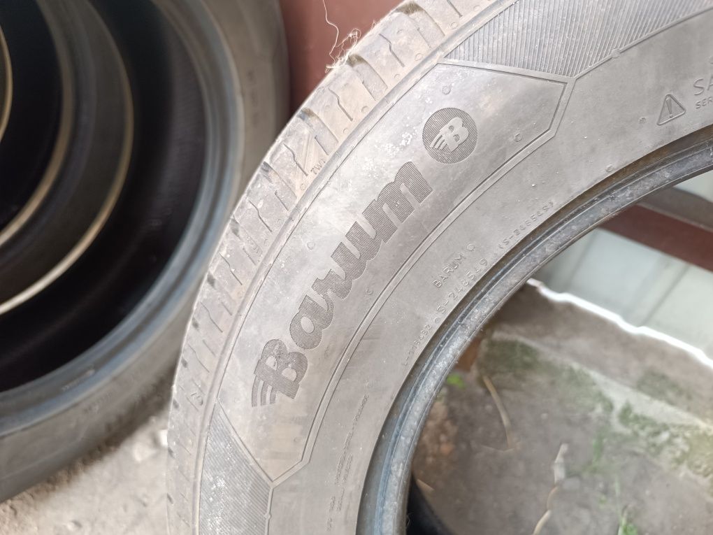 Продам комплект летних шин Barum 225/65R17