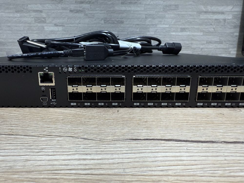 мережевий комутатор Lenovo ThinkSystem NE1032