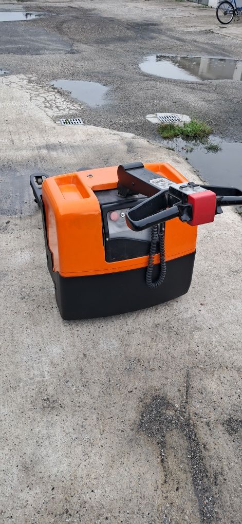 Paleciak elektryczny Toyota