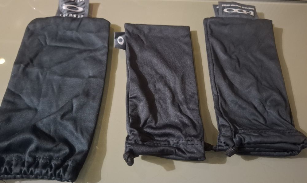 Etui na okulary z mikrofibry OAKLEY