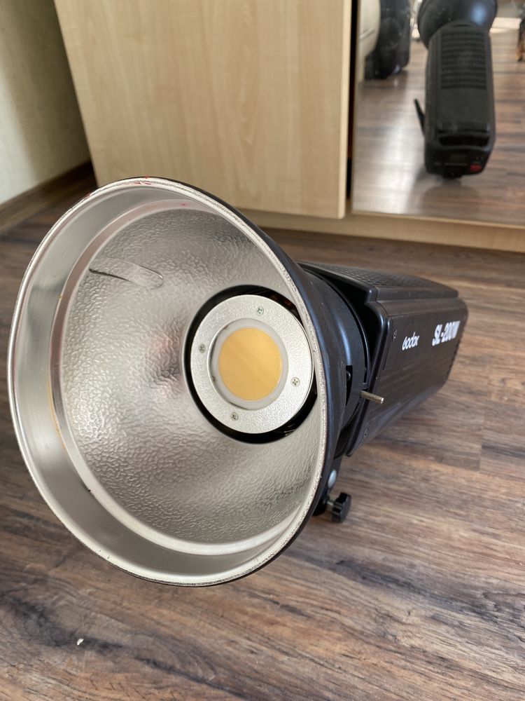 Постійне світло Godox SL-200W LED Video Light (SL200W)/Видео свет