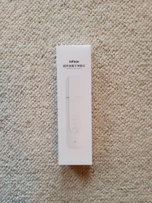 Peeling kawitacyjny odkurzacz usuwanie wągrów zaskórników skincare