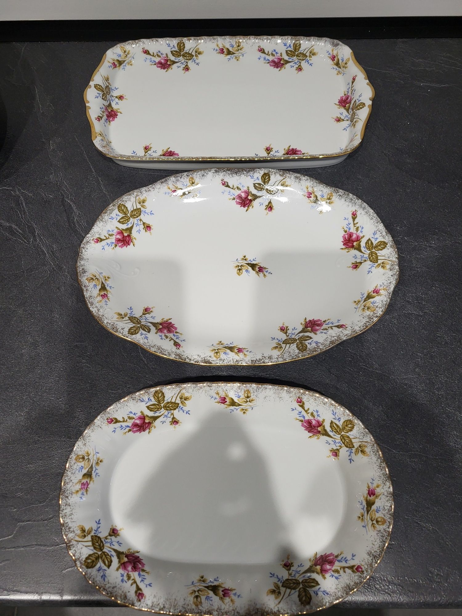Serwis obiadowy porcelanowy na 12 osób Chodzież