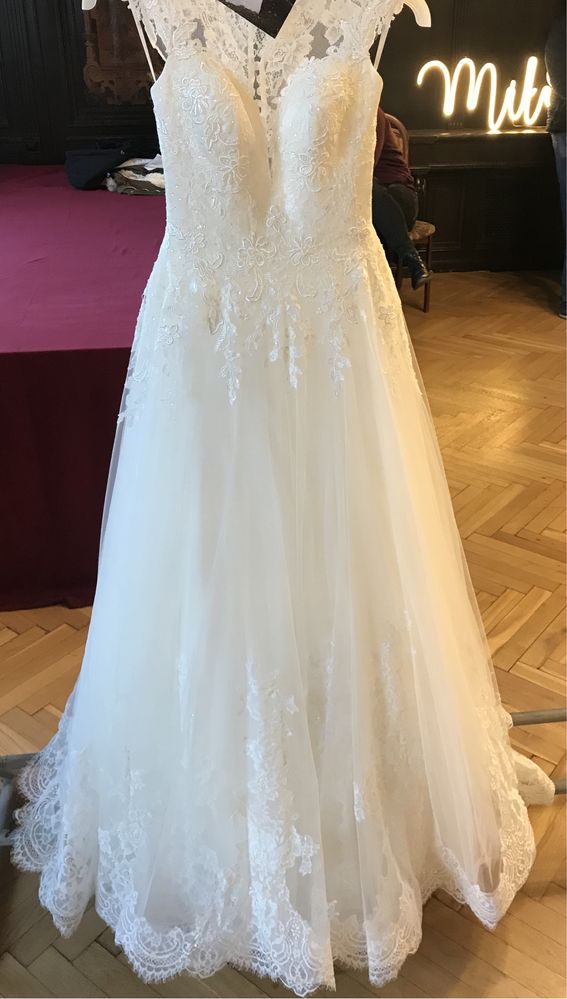 Suknia ślubna z trenem Vanilla Sposa 1805