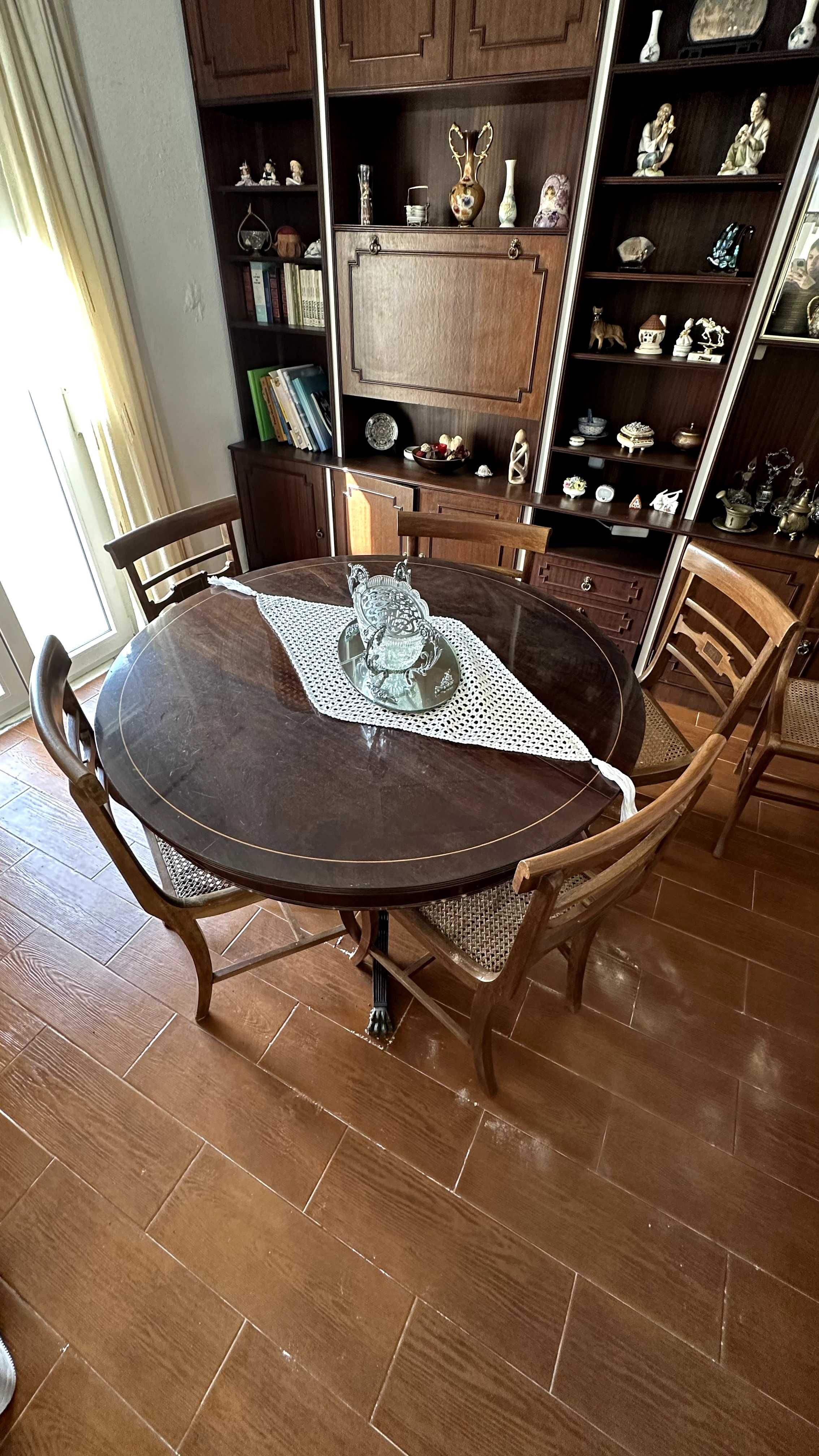 Conjunto mesa e cadeiras (pode ser vendido em separado)