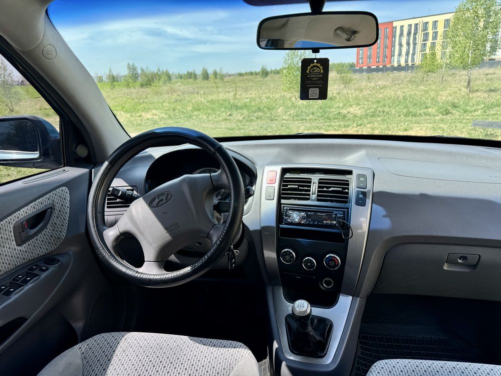 Машина Hyundai Tucson 2004