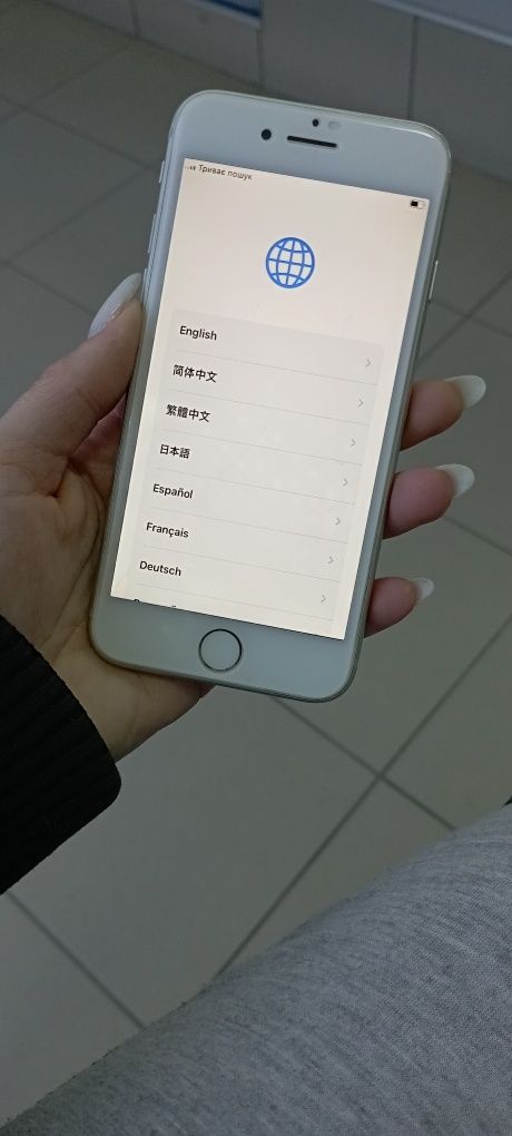 iPhone 8.64 Gb.Silver.Оригінал. + Зарядний пристрій