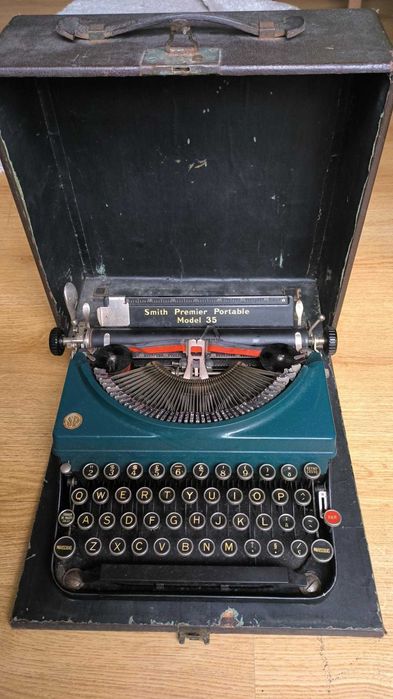 Máquina de escrever clássica - Smith Premier Portable Model 35