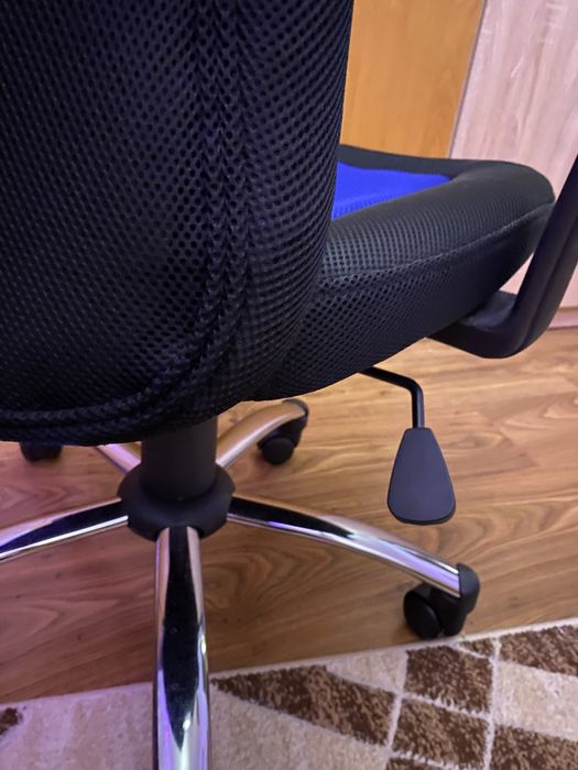 Fotel biurowy obrotowy