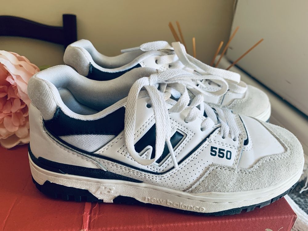 Tenis da new balance, um pouco sujo na sola,só aceito dinheiro em mão,
