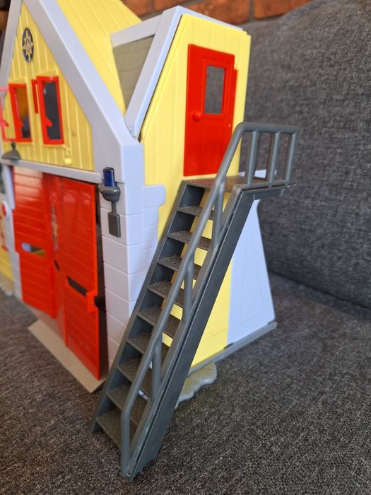 Remiza strażacka, strażak Sam