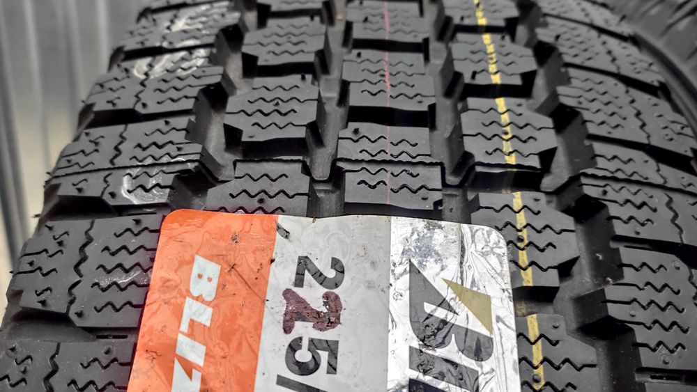 шини 225/65R16C Bridgestone. 99%. Continental. с