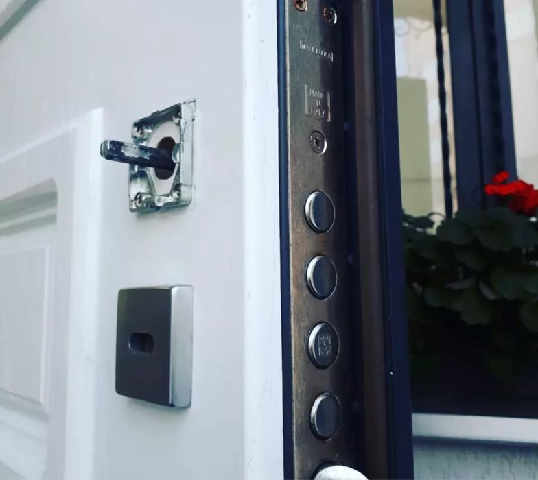 Ремонт замків, дверних ручок , вхідних та міжк. дверей, регулюв. вікон