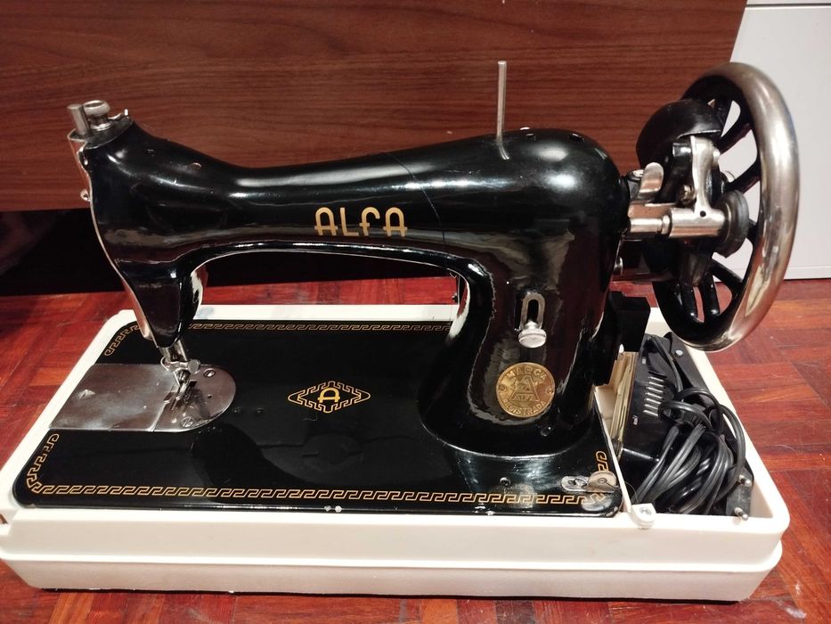 Máquina de costura ALFA, Modelo 20 [portátil], com manual instruções