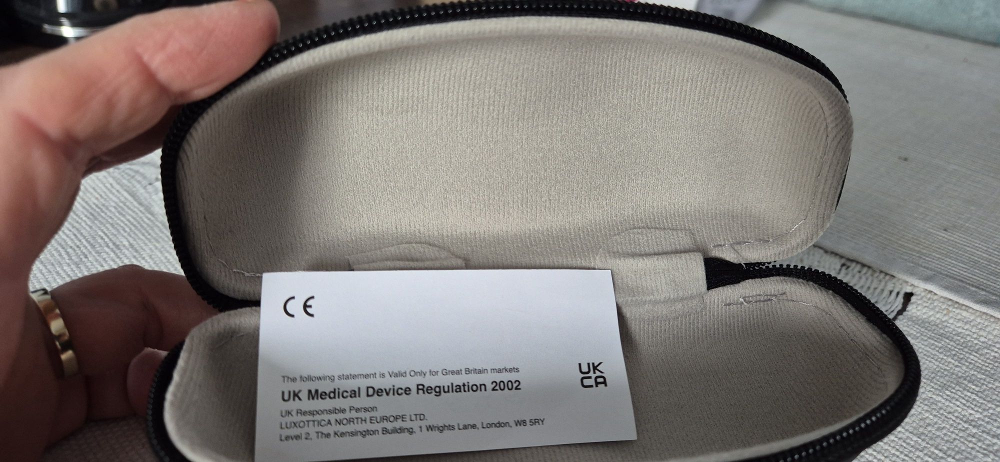 Etui na okulary.  Vogue