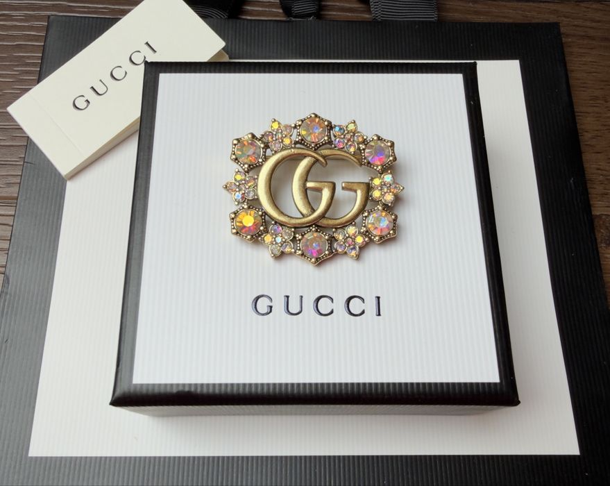 Broszka Gucci stare złoto opalizujace cyrkonie