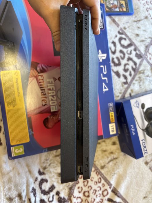 Продам Play Station 4 slim 1TB