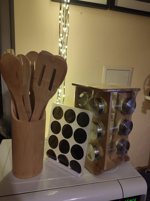 Bambusowy obrotowy stojak na 12 przypraw +akcesoria kuchenne.Nowe.