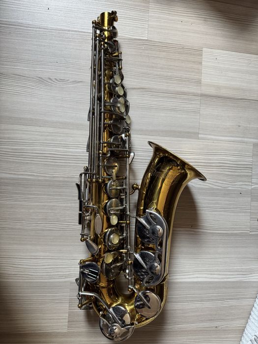 Продам саксофон Armstrong