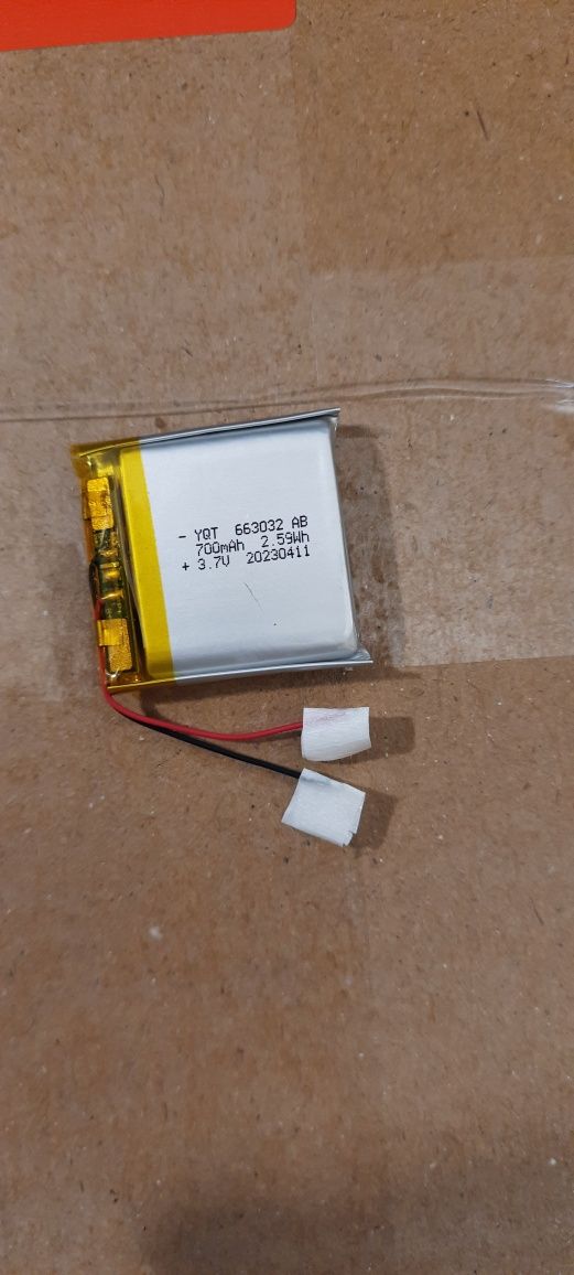 Акумулятор 663032 на 3.7вольт.700 mAh. Два провода