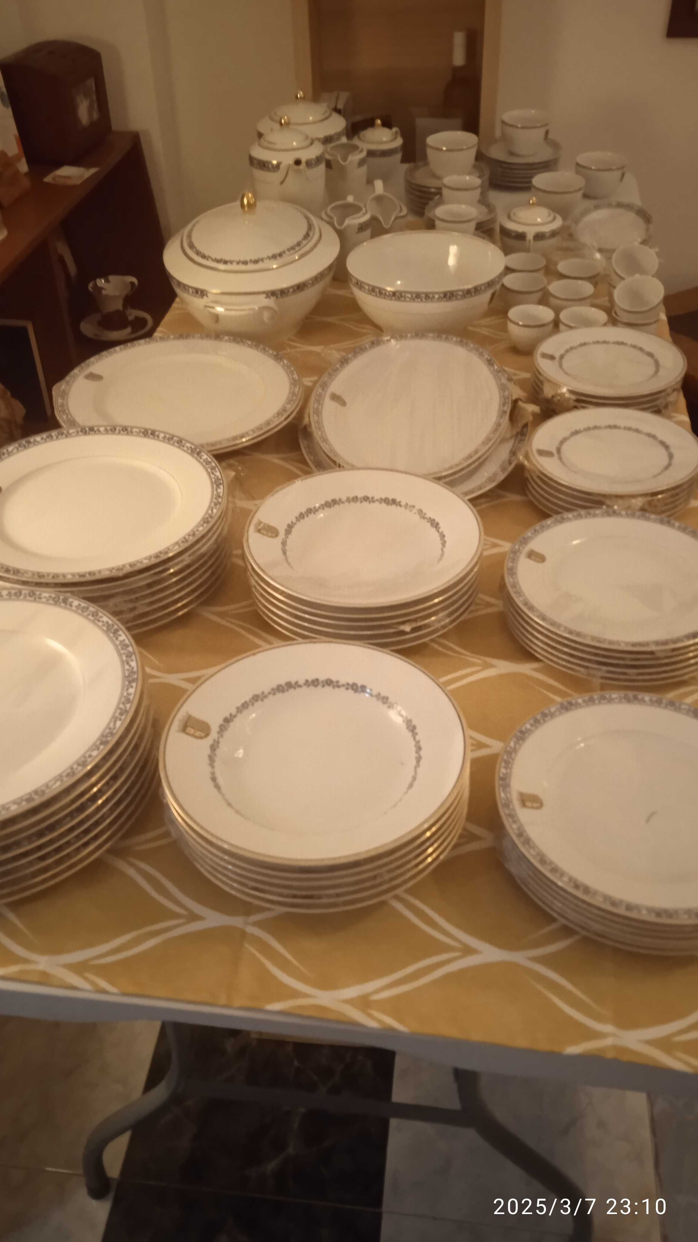 Baixela de porcelana portuguesa