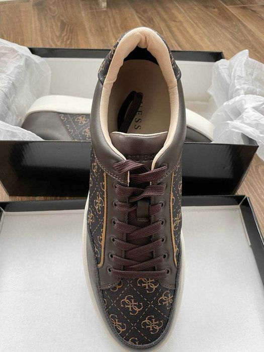 Кросівки Guess PARMA 4G розмір 45