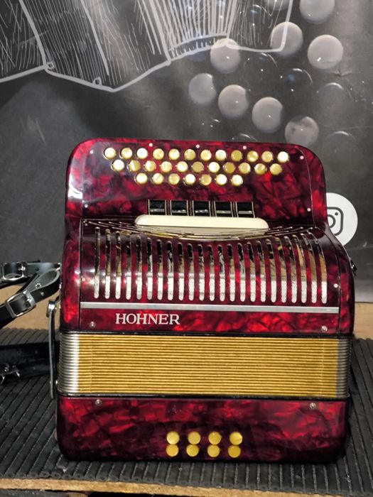 Concertina hohner está em fã lá ré