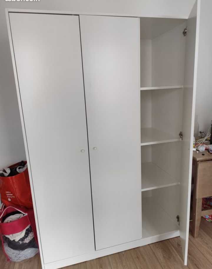 Roupeiro com arrumação