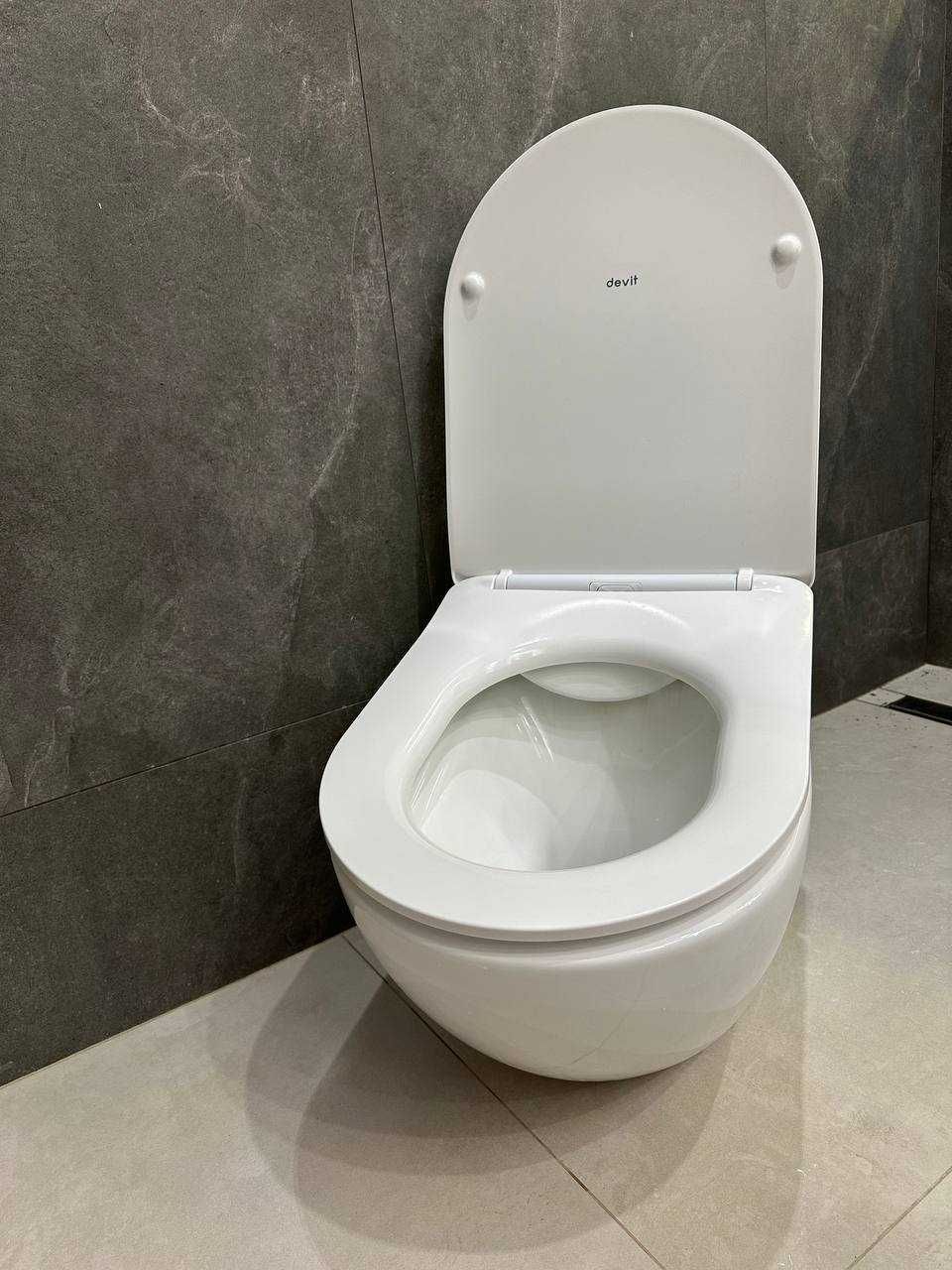 Унітаз підвісний DEVIT безобідковий зі сидінням Soft Close Quick-Fix