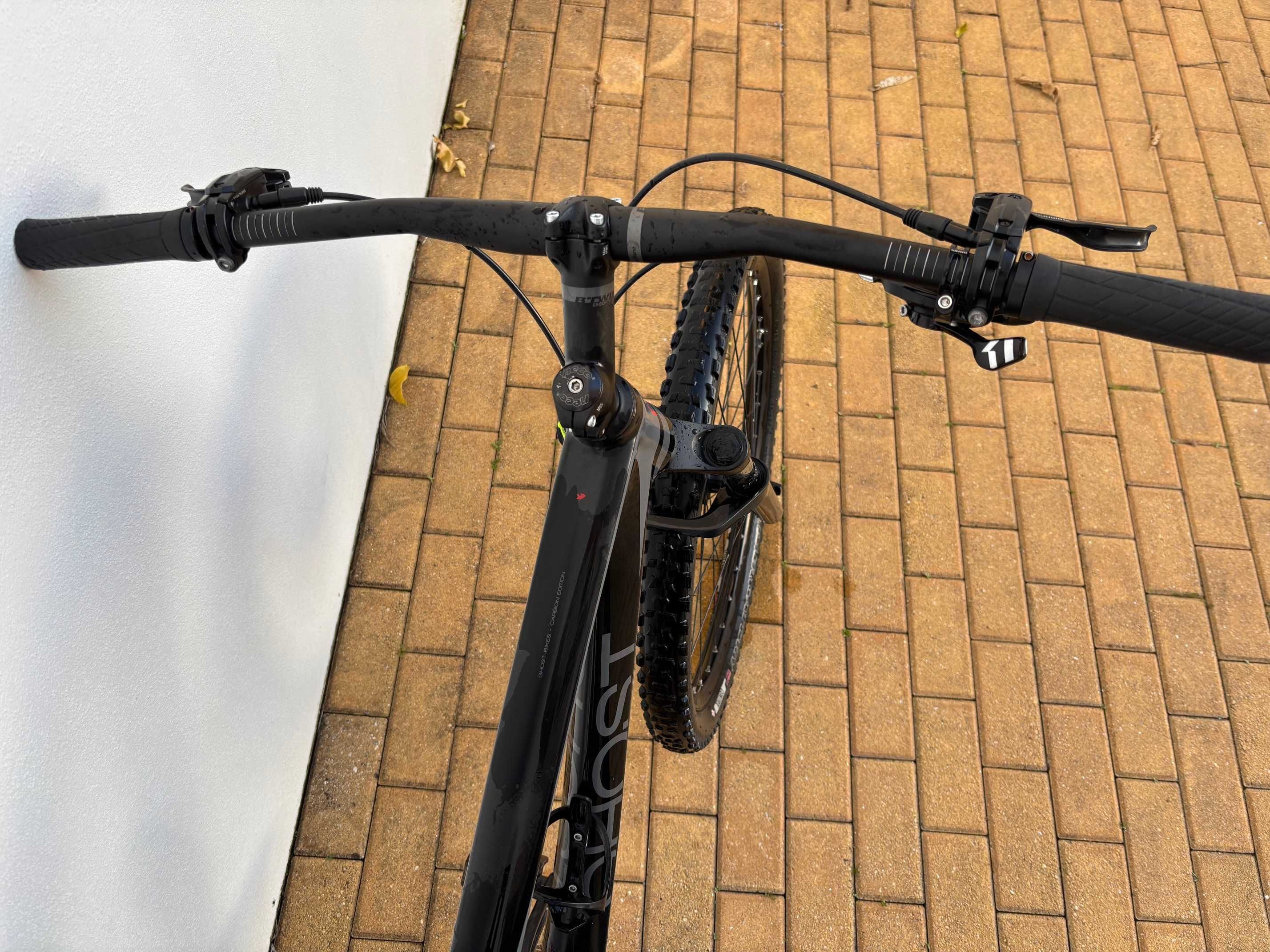 Bicicleta com quadro em carbono