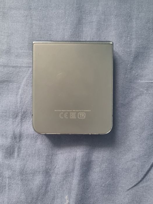 Samsung galaxy z flip4(возможен торг)
