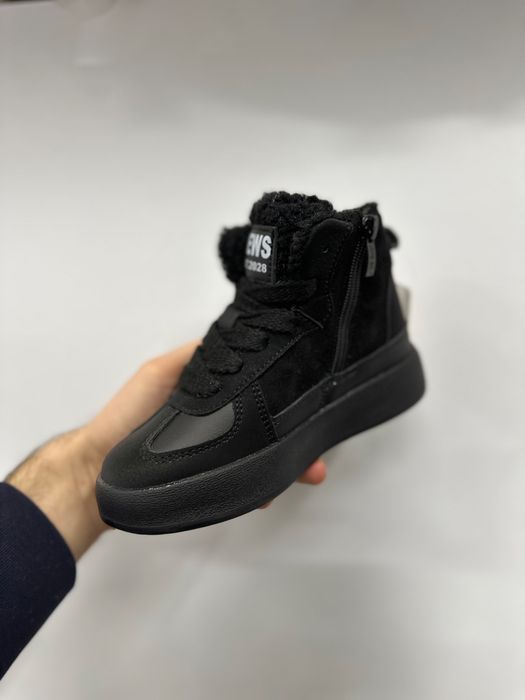 Черевики зимові на овчині 26-32, чорні ботинки на зиму дитячі сапожки