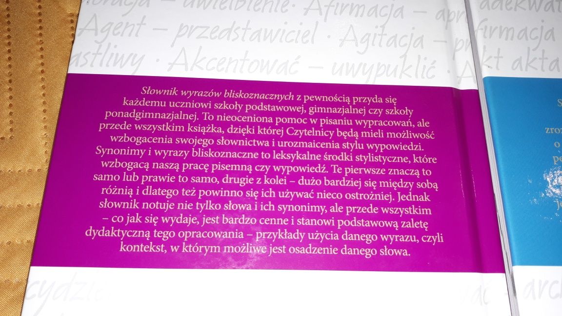 3 Słowniki:wyrazów bliskozn.,obcych,poprawnej polszczyzny