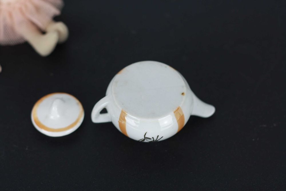 Mini porcelanowy dzbanek do herbaty dla lalek