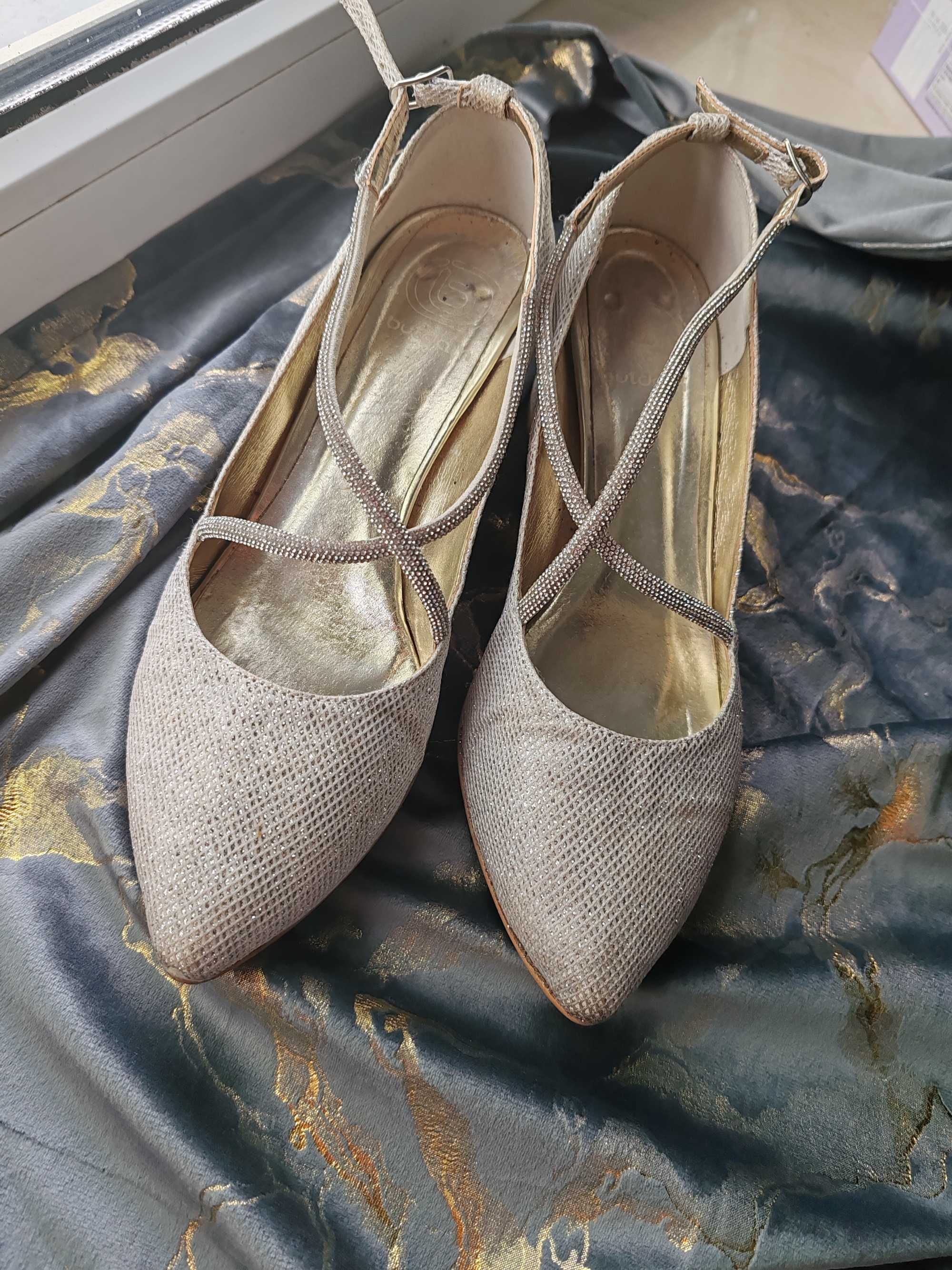 Buty ślubne brokatowe