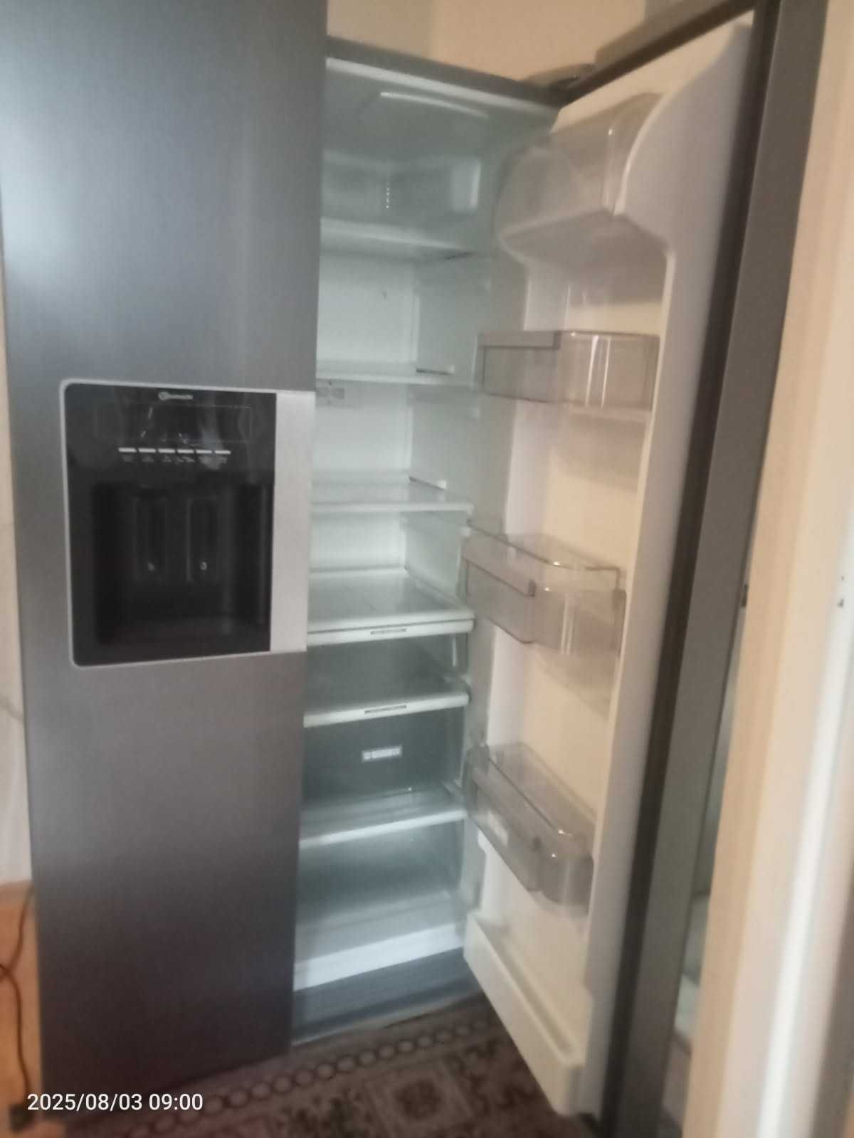 Lodówka Whirlpool z kostkarką