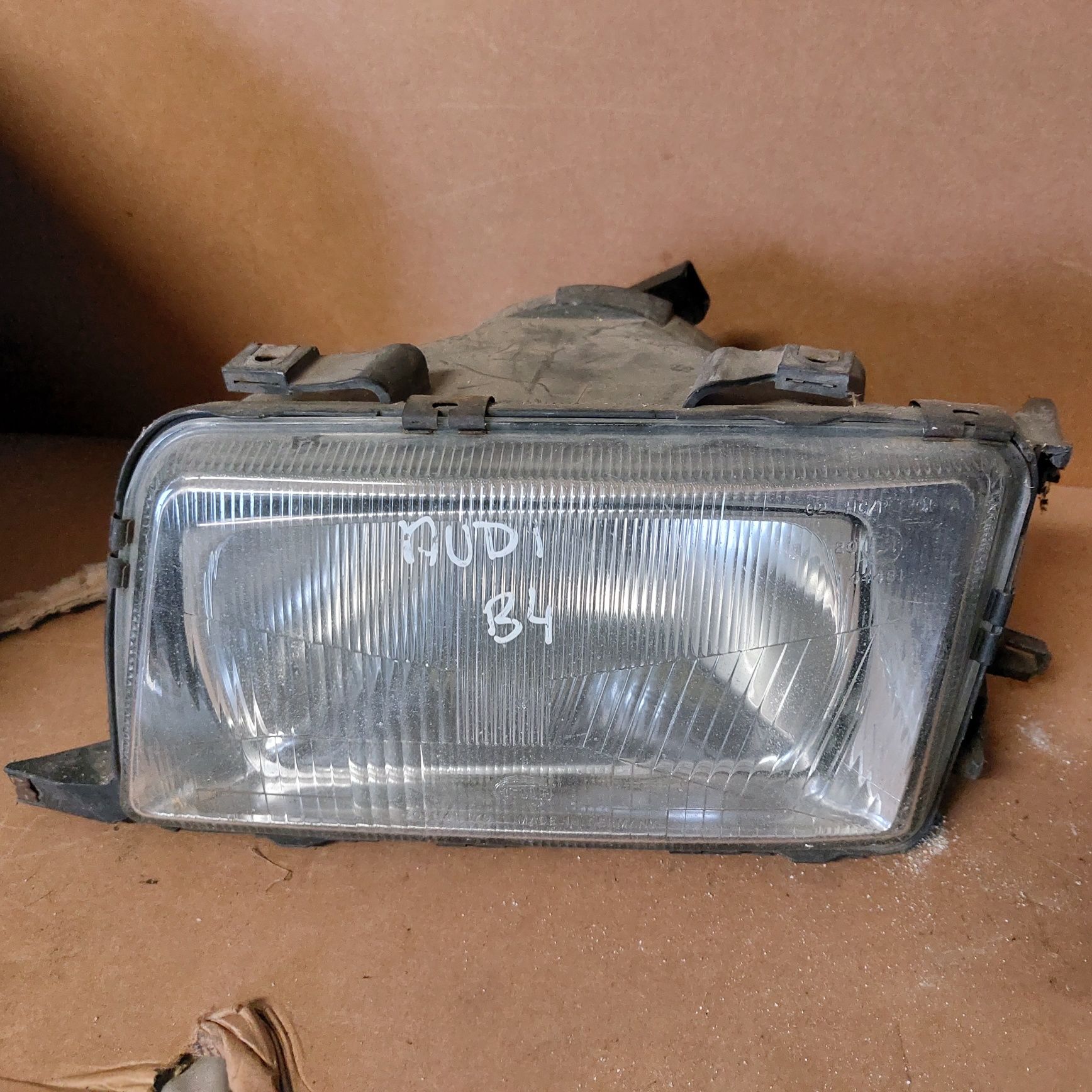 Audi B4 Lampa lewa przednia