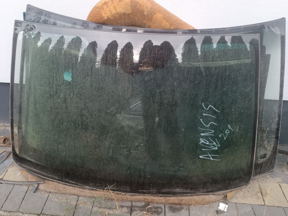 Лобове скло тойота авенсіс т25