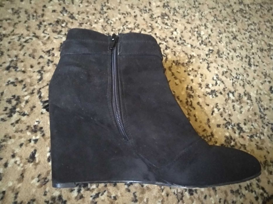 Ботильйони велюрові на танкетці (черевики на півчобітки) р.39