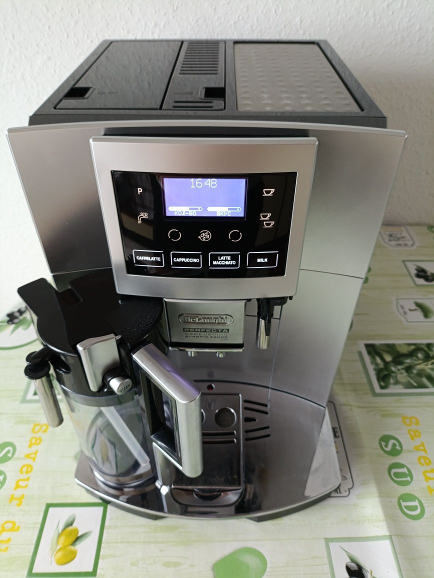 Кавова машина DeLonghi Perfecta