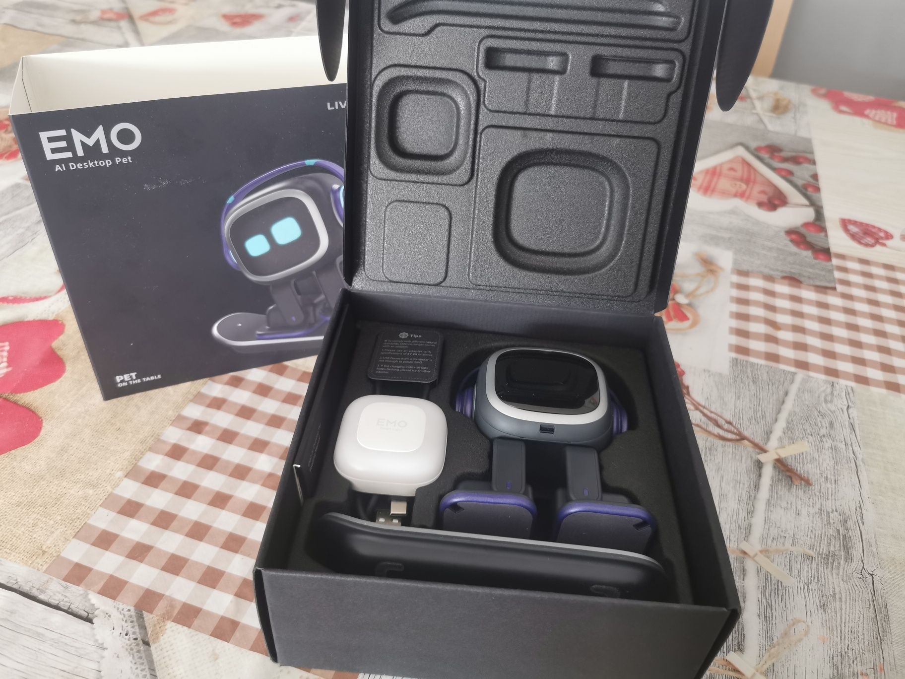 Robot interaktywny EMO Living.AI – na gwarancji