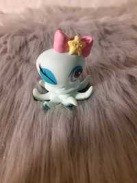 LPS Littlest Pet Shop Niebieska Ośmiornica z różową kokardką