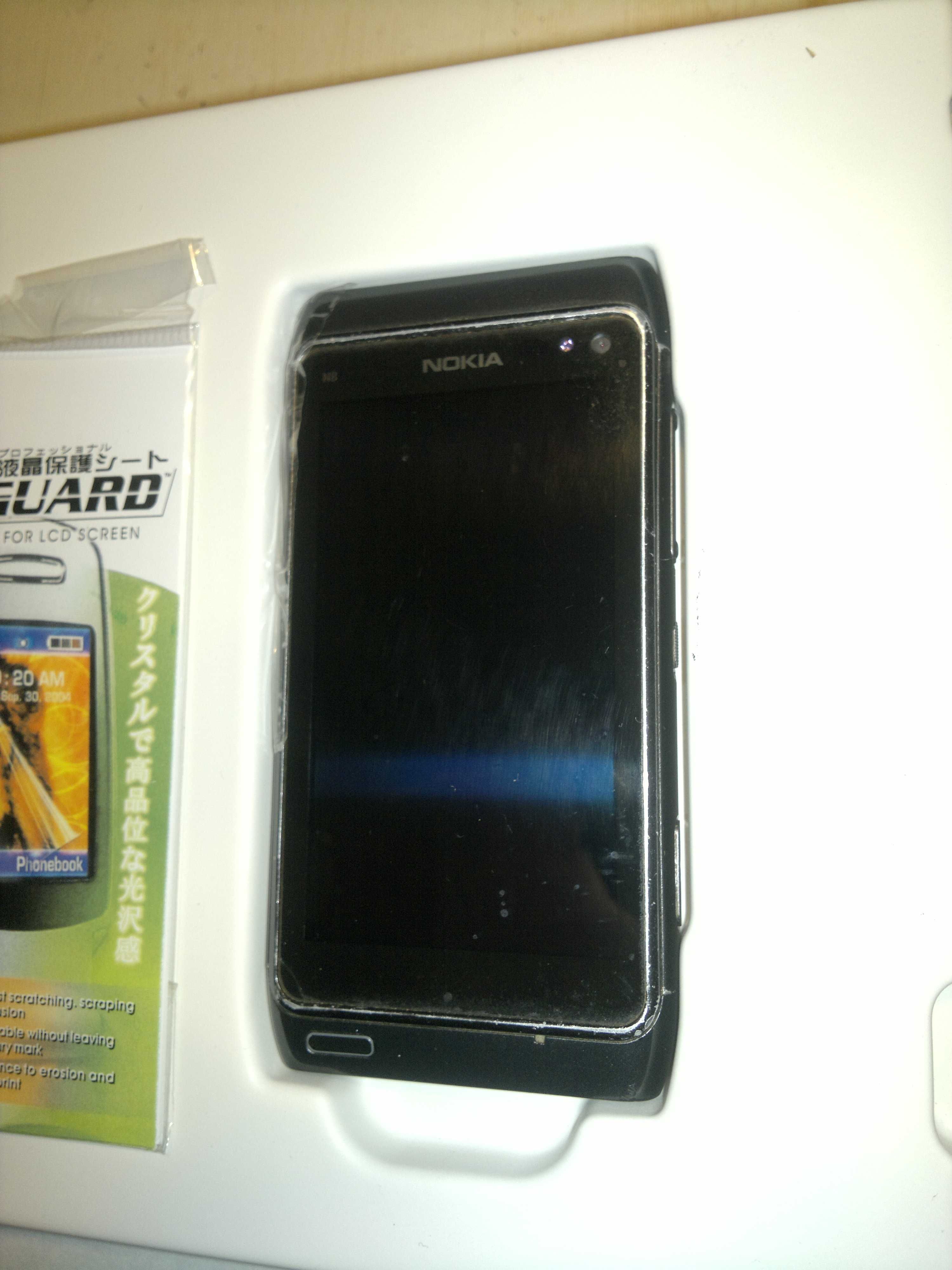 Nokia N8 w komplecie z pudełkiem, nowym etui i folią