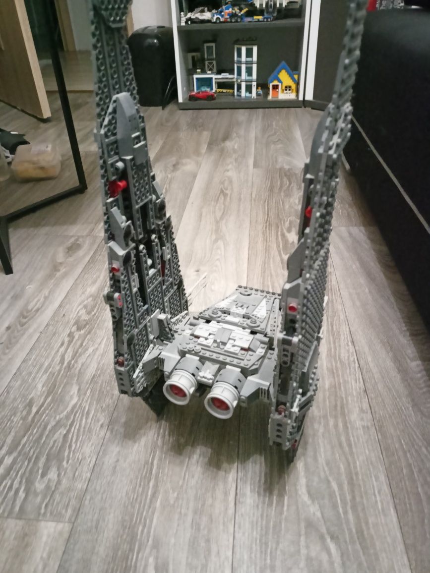 Zestaw LEGO star wars wahadłowiec Kylo-Rena 75104