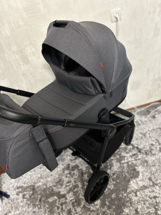 Коляска Carello epica 2025 року